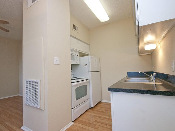 5th image of 2818 Nueces St APT 201