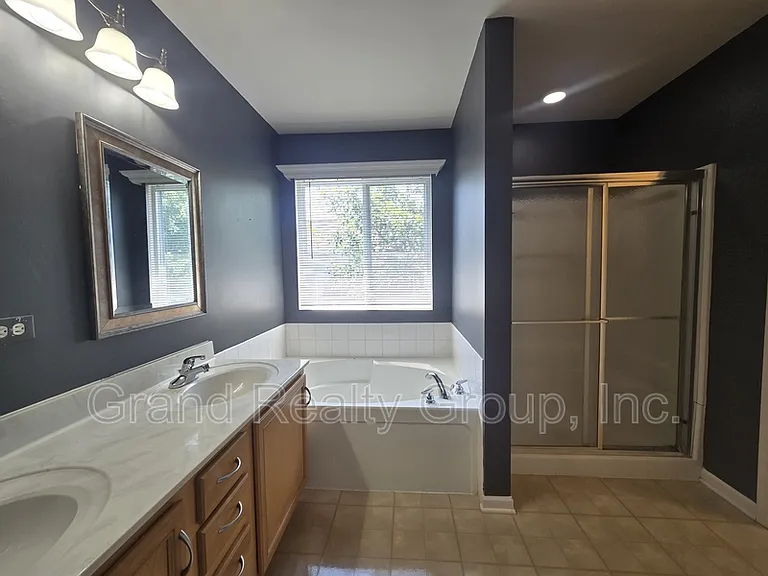 2265 W Bentley Ln — Photo 10