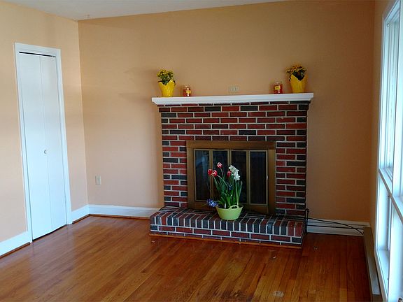3rd image of 367 Fox Dr