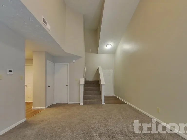 4468 Connaught East Dr — Photo 2