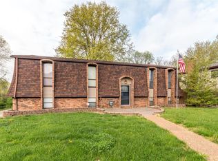 217 Berkshire Dr, Belleville, IL 62223