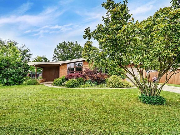 2nd image of 1008 Chateau Dr