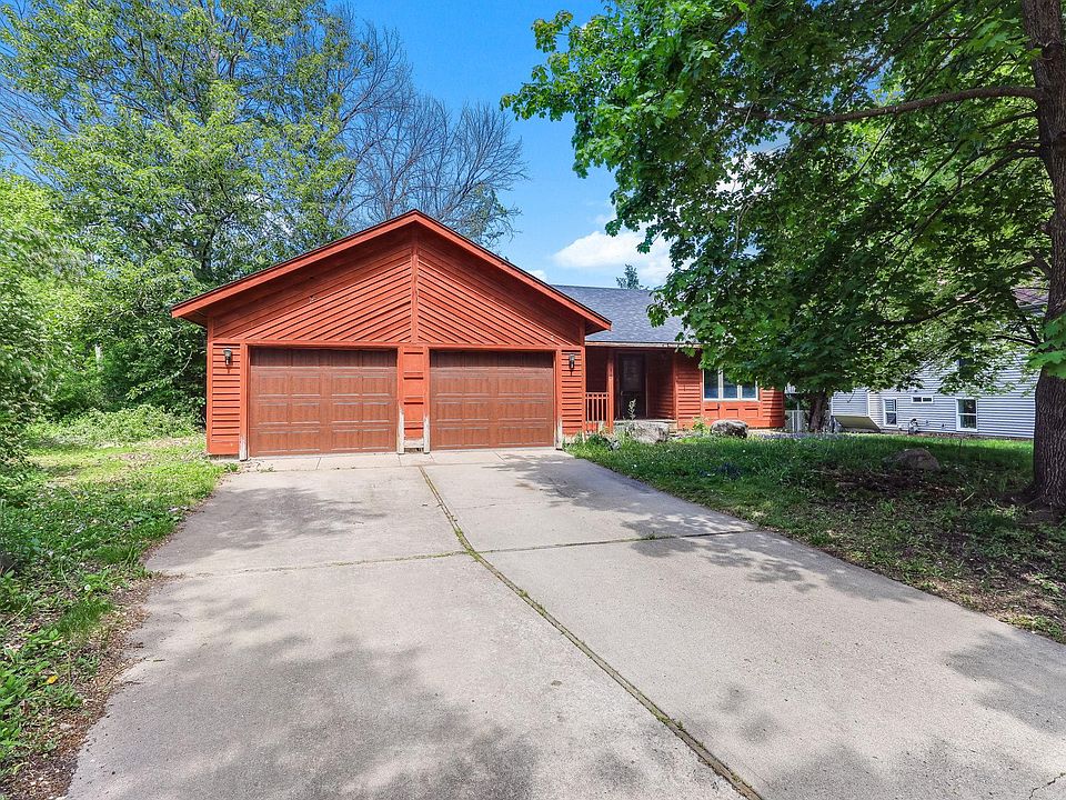 1st image of 2219 Vivian Ln