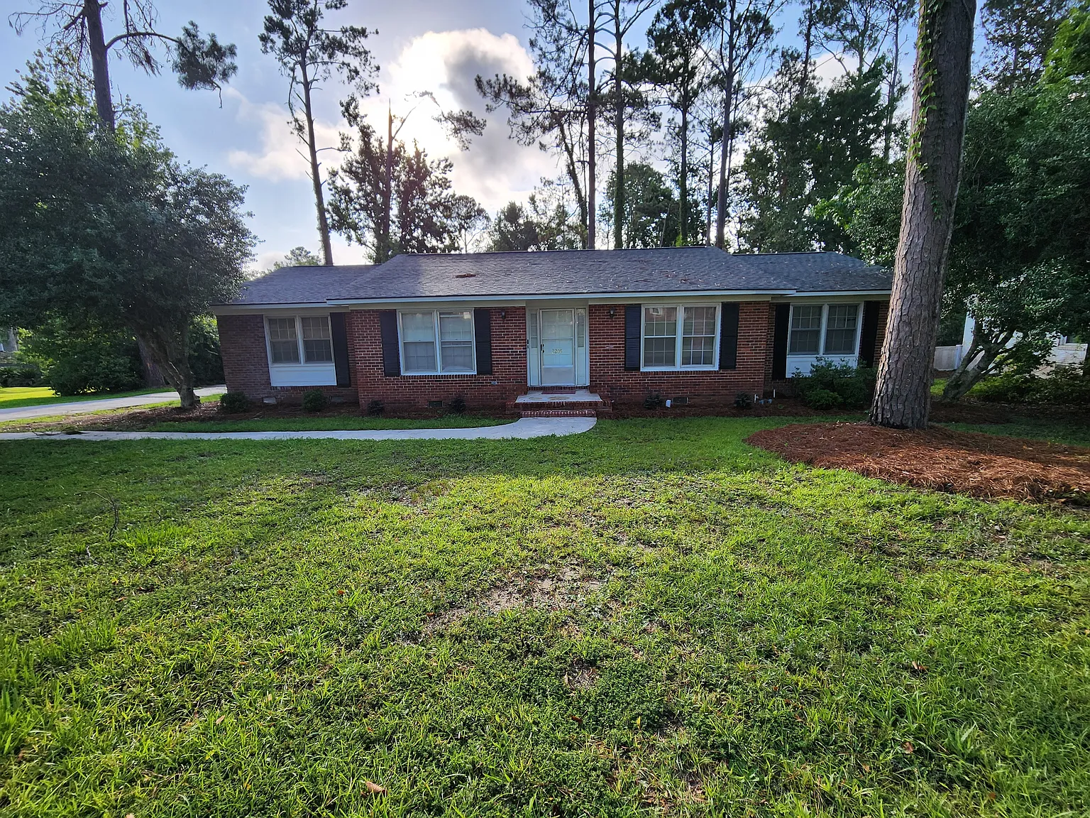 4 bed, 1977 sqft, $1,895 — Photo 1