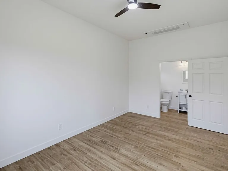556 F St — Photo 31