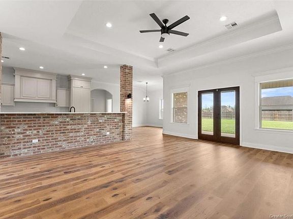 3rd image of 552 Erble Ln