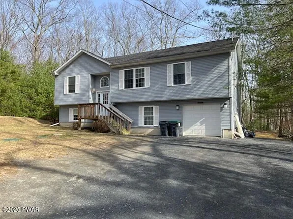 146 Outer Dr, Dingmans Ferry, PA 18328