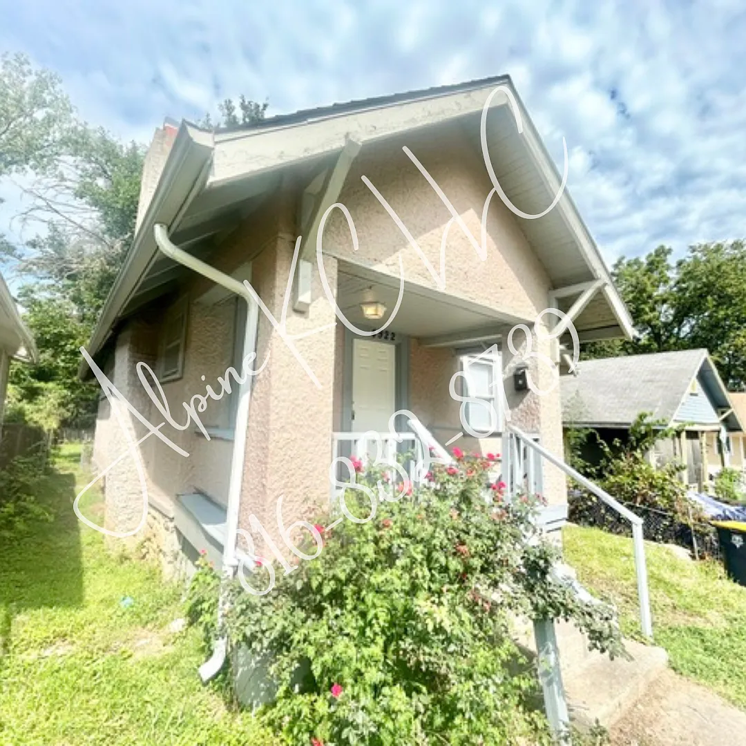 4 bed, 900 sqft, $1,025 — Photo 2