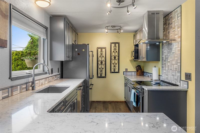 5th image of 24648 96th Avenue S