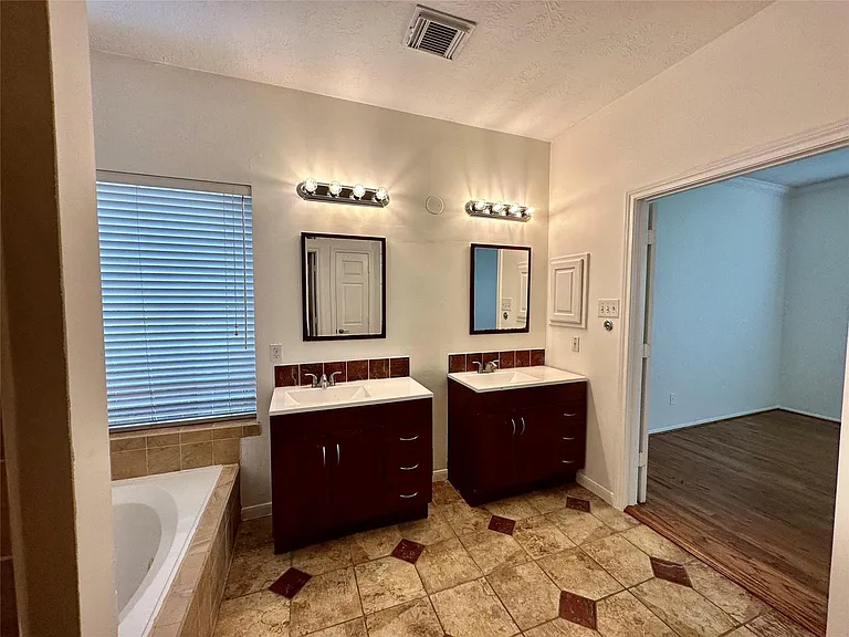 1414 Diamond Brook Dr — Photo 14