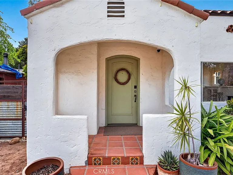 223 N Padre Juan Ave — Photo 7