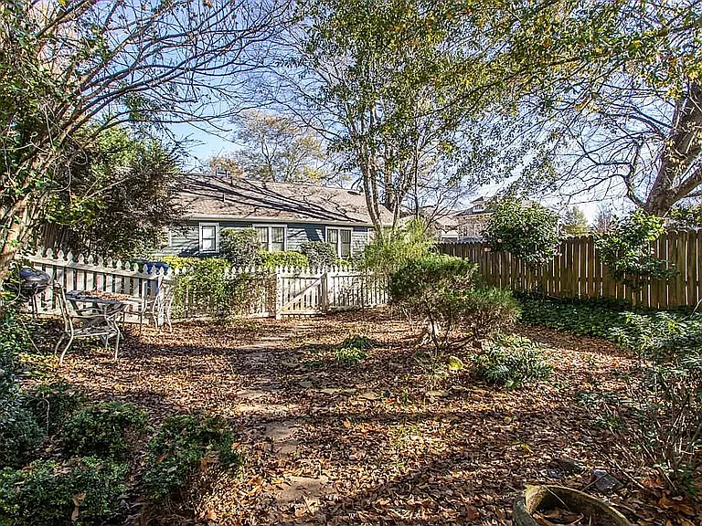 976 Boulevard SE — Photo 3
