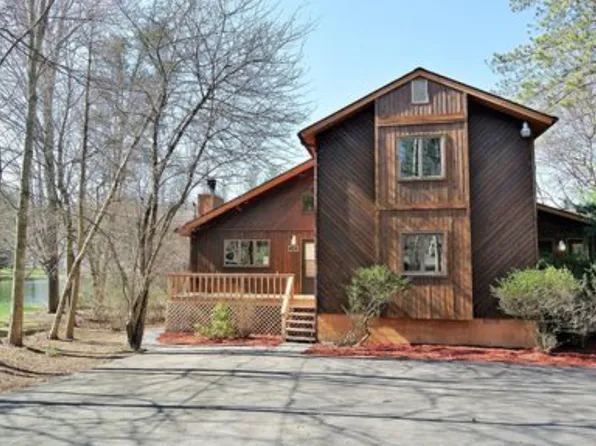 144 Pinewood Dr N, East Stroudsburg, PA 18302