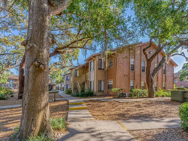 Harbor Oaks Apartments — Photo 14