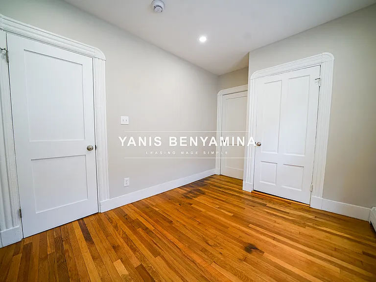 568 Green St #2 — Photo 8