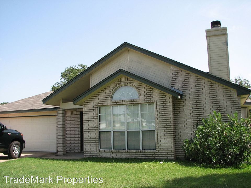 1st image of 704 Martha Dr