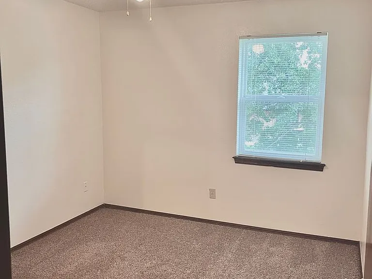 312 Falcon Ct — Photo 26