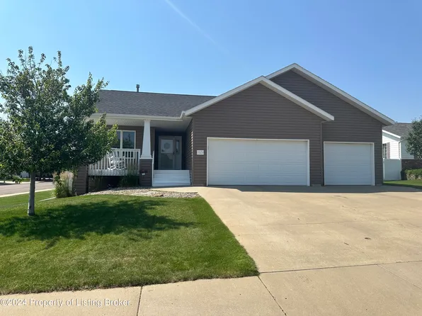 1923 5th St W, Dickinson, ND 58601