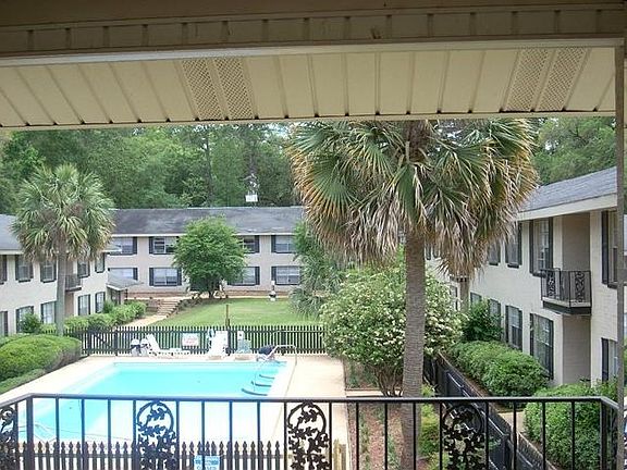 3rd image of 1819 W Pensacola St APT A8