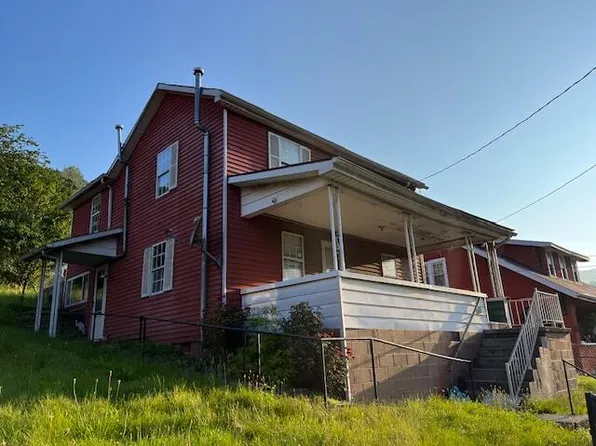 69 E Main St, Richwood, WV 26261