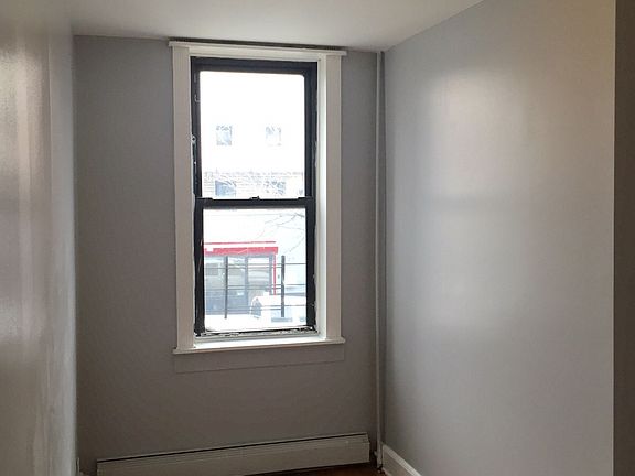 5th image of 332 Tompkins Ave #2