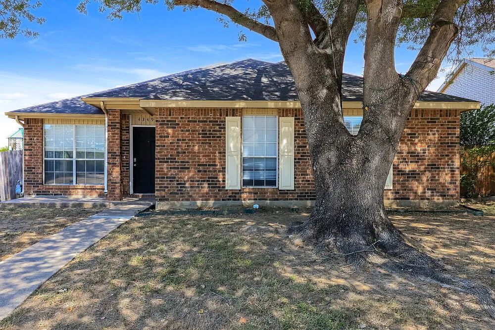 3 bed, 2.0 bath, 1647 sqft, $2,160 — Photo 1