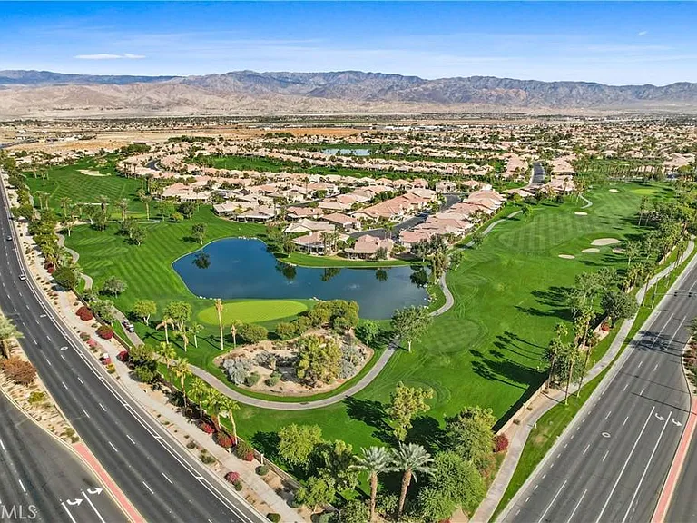 Aerial view of Heritage Palms community
