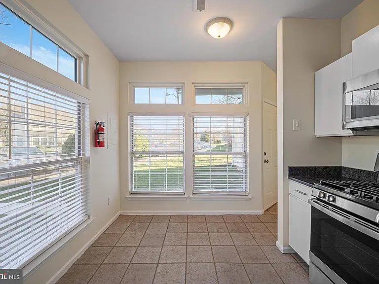 817 Thoreau Ln — Photo 12