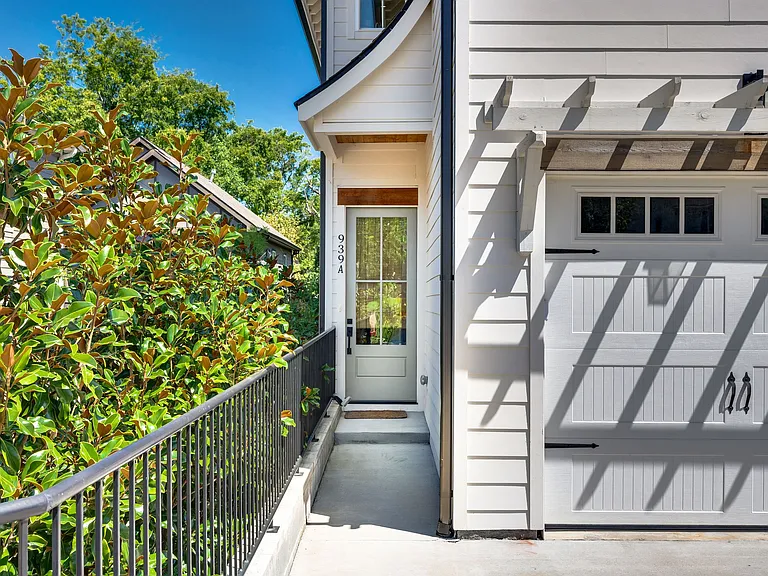 939 Spain Ave — Photo 32