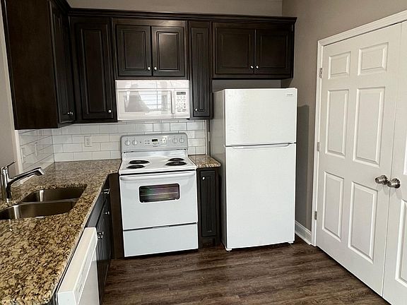 4th image of 100 Arbor Cove Dr