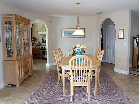 5th image of 2160 Tanglewood Way NE