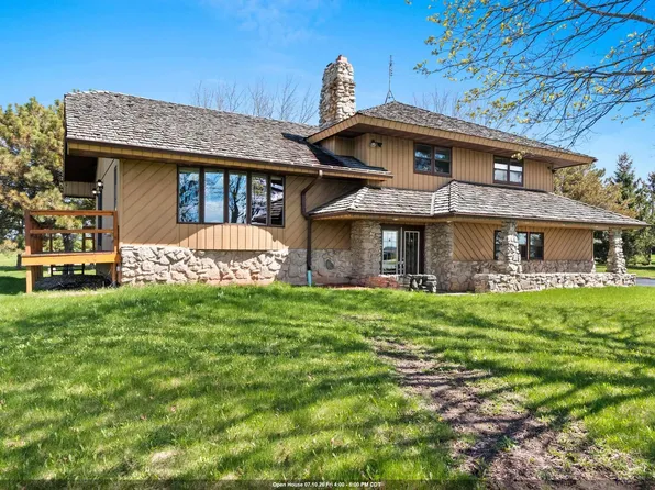 6165 Marys Rd, Luxemburg, WI 54217