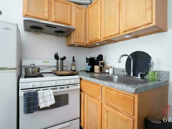 4th image of 131 E 110th St APT 7