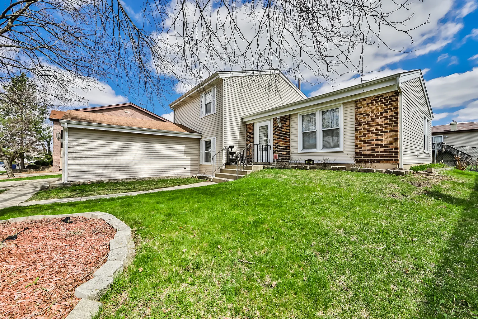 1933 S Brandon Dr photo 1