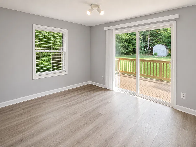 501 Franklin Blvd — Photo 12