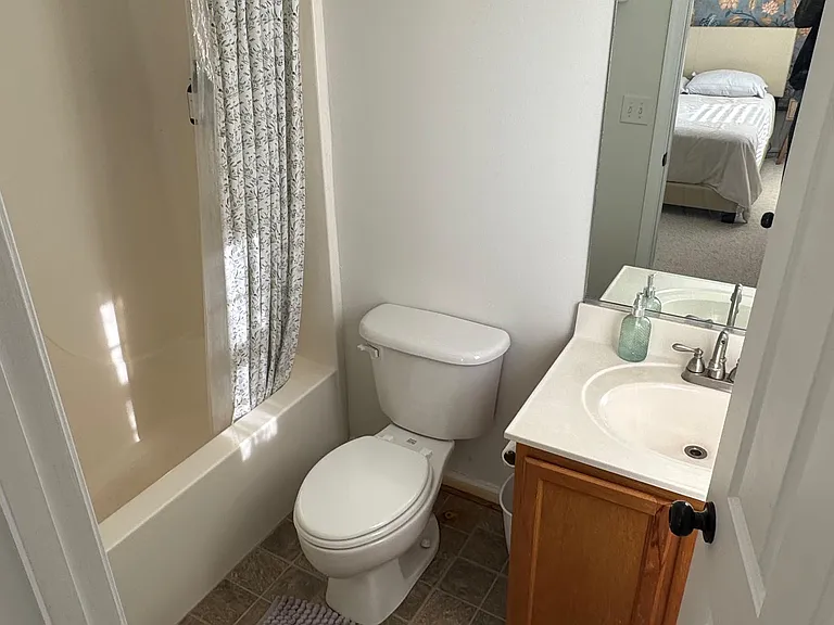 117 Hartford Ct — Photo 6