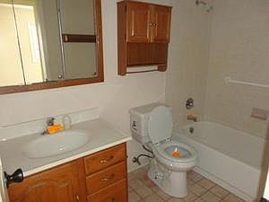 4th image of 425 N Van Buren St