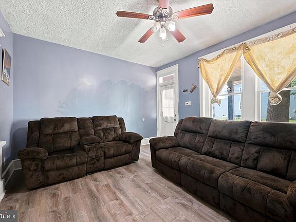 4th image of 36 E Washington Ave