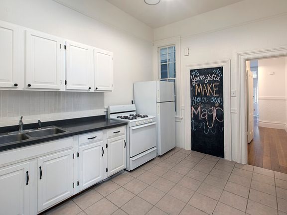 2nd image of 915 Guerrero St