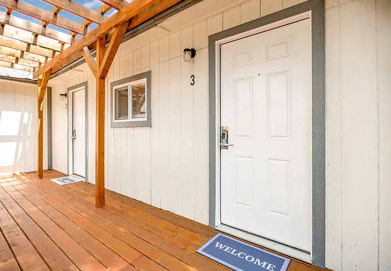 905 W Abram St #3 — Photo 1