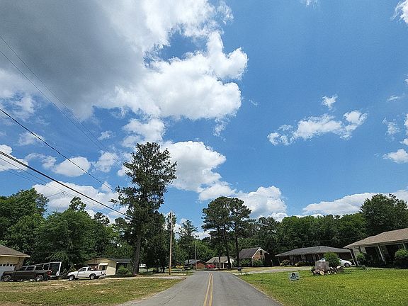 4th image of 4 Glenda Dr SW