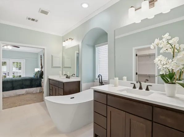 9221 Waterman Dr, Aubrey, TX 76227