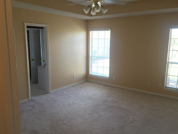 2nd image of 10 N Park Dr