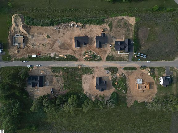 4th image of 1185 Aster Ln