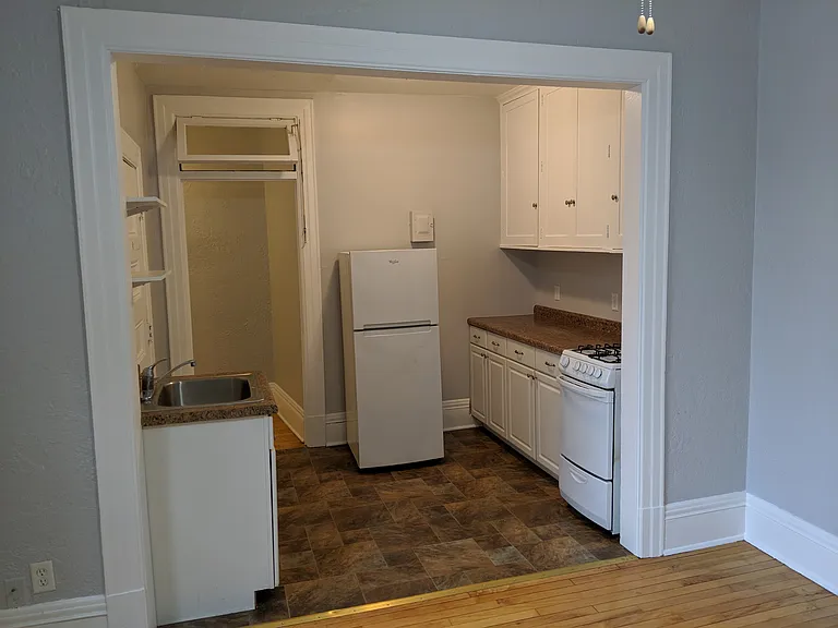 327 6th Ave SE #5 — Photo 5
