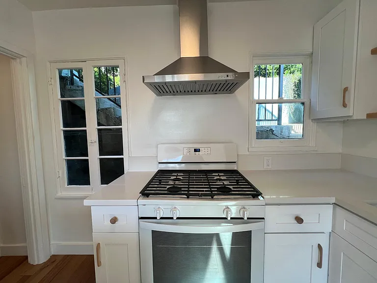 1134 N Coronado St #1/2 — Photo 13
