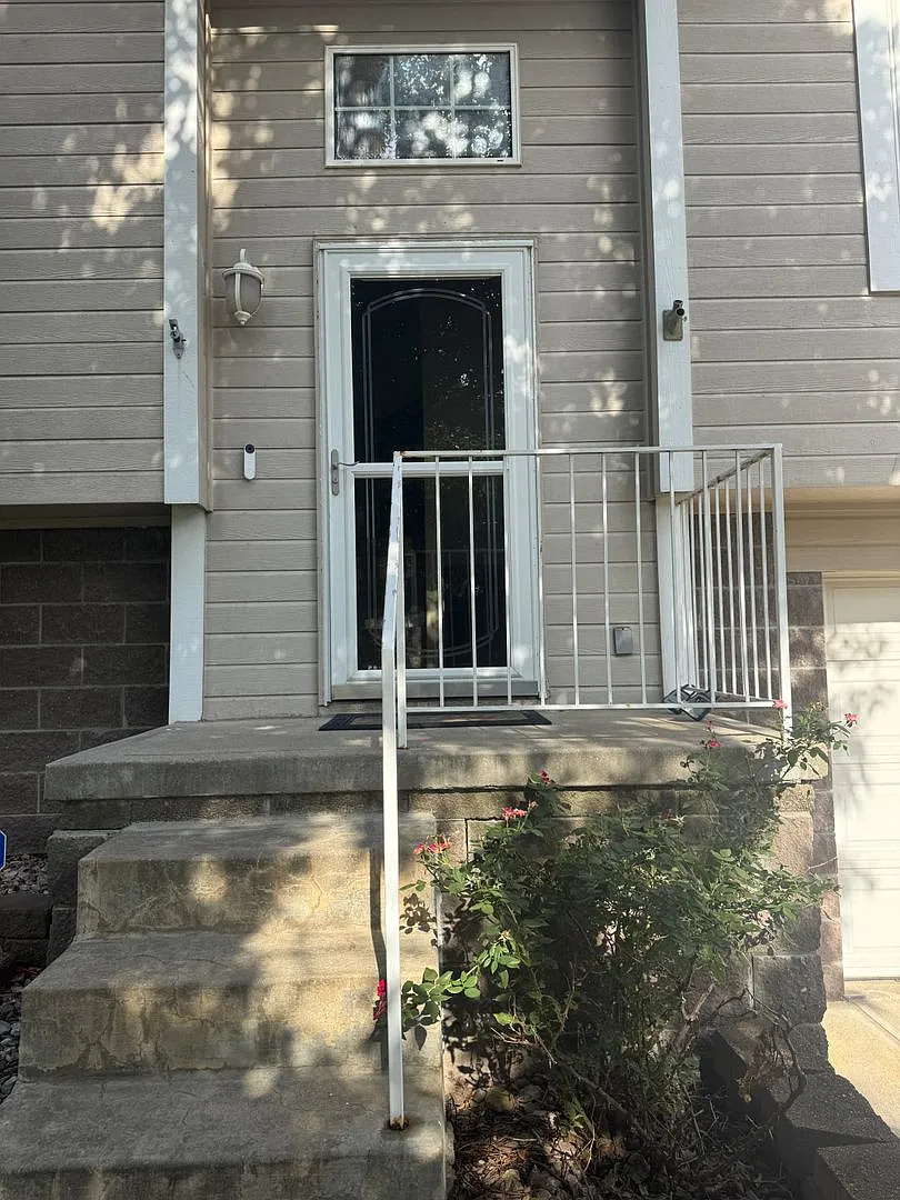 Private Rental with Elkhorn Schools, Walkout Basement & No Backyard Neighbors! — Photo 4