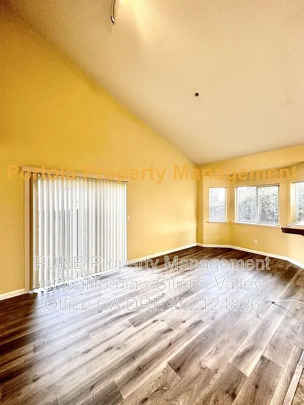 3 bed, 2.0 bath, 1219 sqft, $4,395 — Photo 4