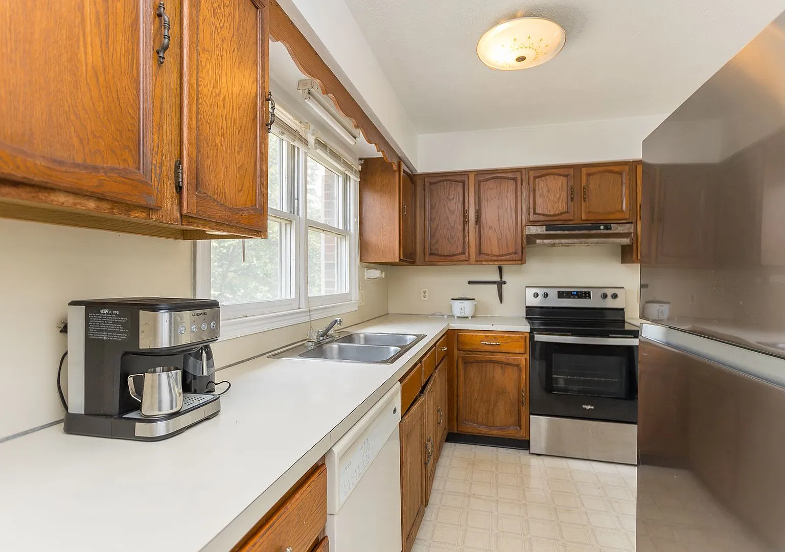 1124 Mt. View Drive — Photo 3