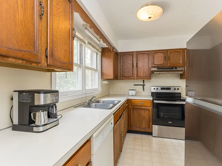 1124 Mountain View Dr — Photo 3